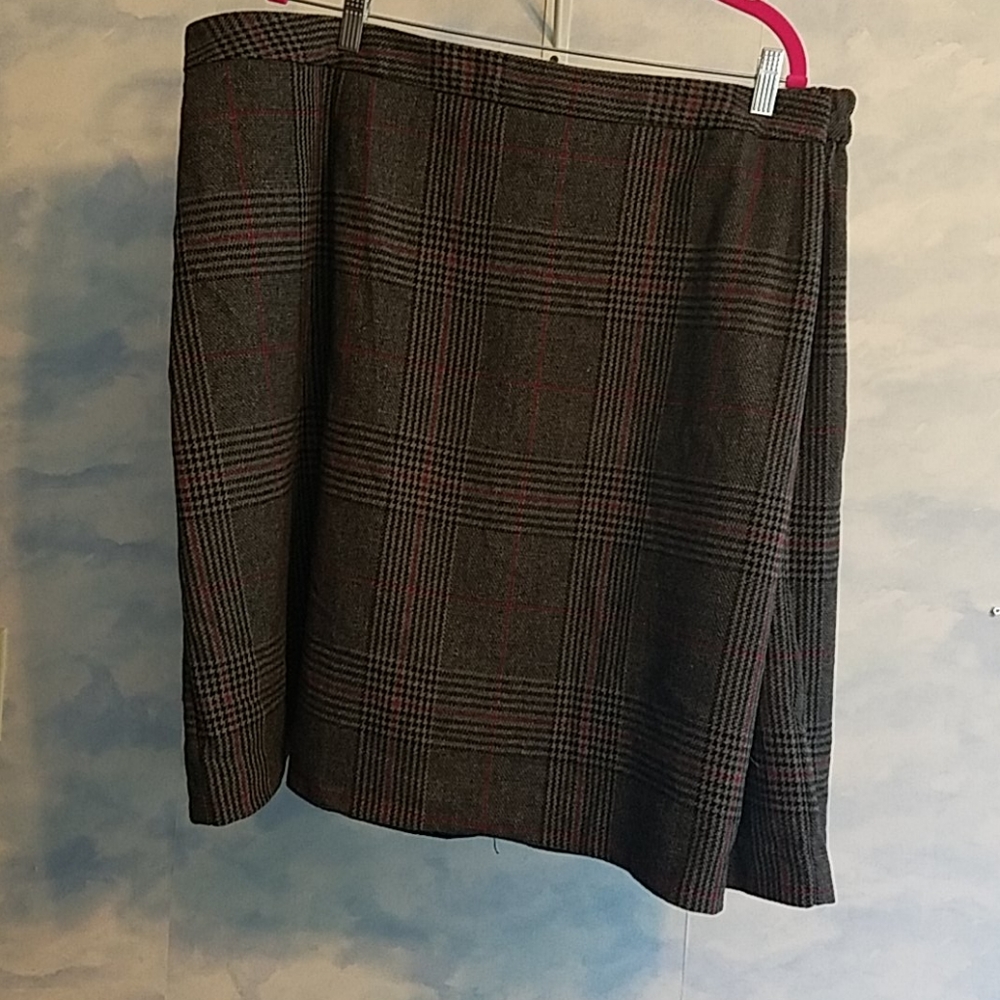 Plaid lined skirt